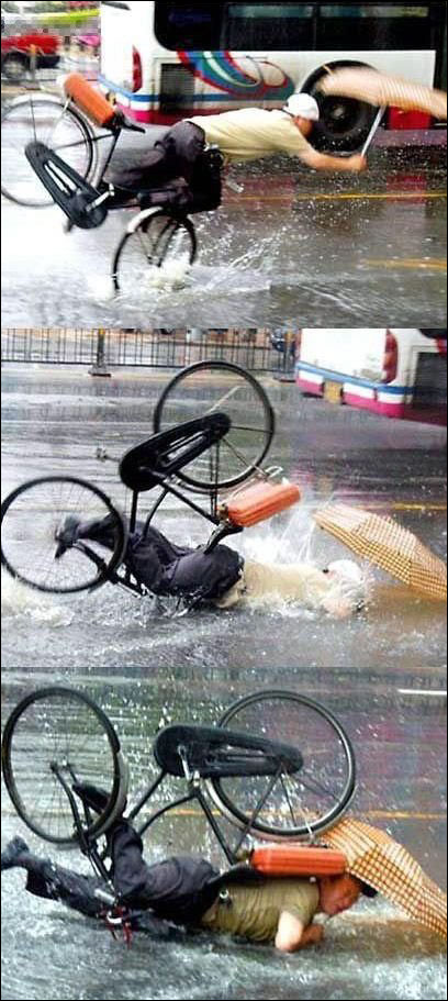 accident velo crash bike pluie drole insolite photo