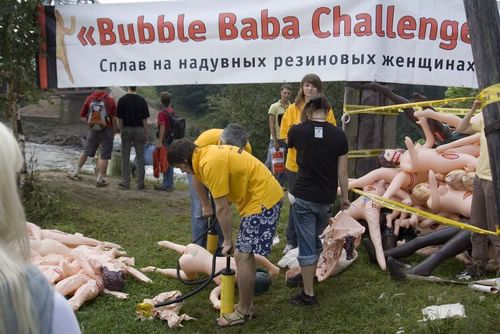 photo Bubble Baba Challenge course natation poupee gonflable sexe photo russie
