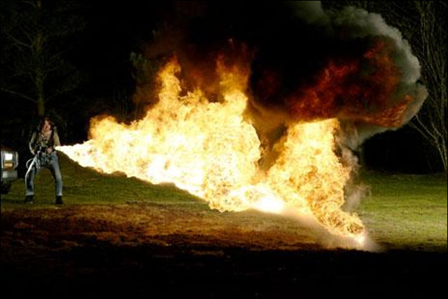 video duel lance-flammes contre extincteur slowmotion 1000fps fantom camera