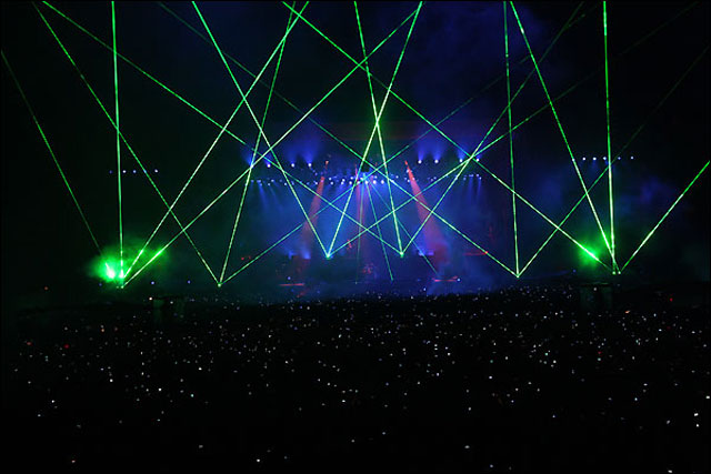 photo hd concert Metallica Paris 2012 Stade de France tournee Black album photo hd concert Metallica Paris 2012 Stade de France tournee Black album