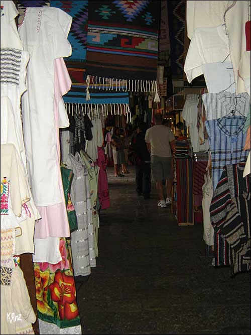 marché artisanal oaxaca vetement poncho robe