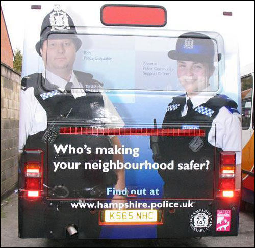 publicite pub police anglaise bus anglais routemaster