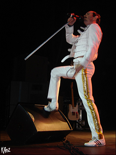 one night of queen live concert gary mullen photos pictures tribute band