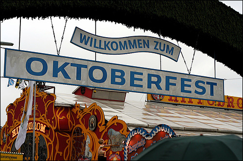 willkommen zum oktoberfest munchen allemagne munich fete de la biere