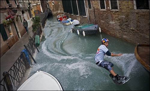 photo wakeboard venise inondation red bull duncan zuur