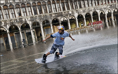 photo wakeboard venise inondation red bull duncan zuur