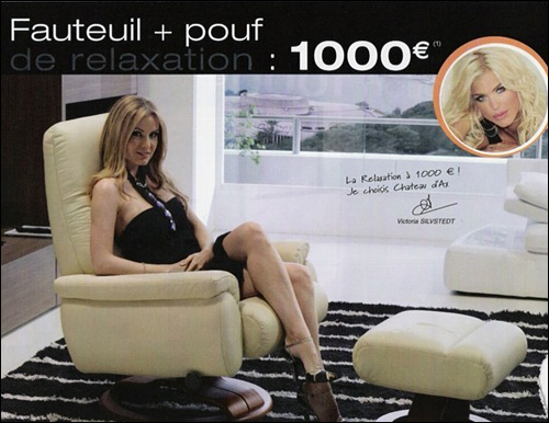 pub meuf blonde pouf fauteuil photo