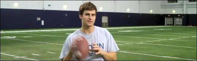 Johnny McEntee football us americain video buzz star quaterback Johnny McEntee football us americain video buzz star quaterback