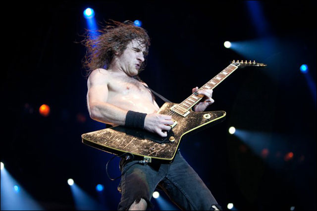 photo hd live Airbourne concert Sonisphere Festival 2011 video