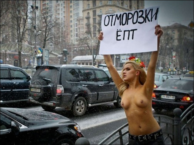 photo femme sein nu mouvement action Femen feministe manifestation fille sexy