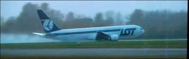 video actualite insolite avion atterrissage sans roue aeroport glisse planeur video actualite insolite avion atterrissage sans roue aeroport glisse planeur