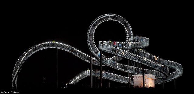 photos manege attraction walkable roller coaster grand huit pieton Allemagne