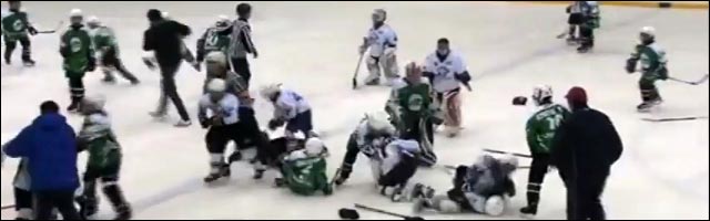 Kazakhstan ice hockey sur glace video buzz baston gamin enfants 10 ans Kazakhstan ice hockey sur glace video buzz baston gamin enfants 10 ans