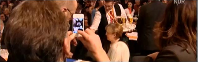 video Angela Merkel biere renversee dans le cou dos sur la tete failed video Angela Merkel biere renversee dans le cou dos sur la tete failed