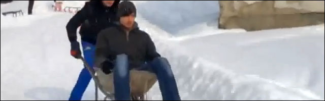 video drole luge brouette Bosnie devaler descente ski snow like a boss