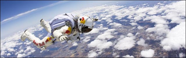 Red Bull Stratos saut parachute chute libre depuis espace stratosphere