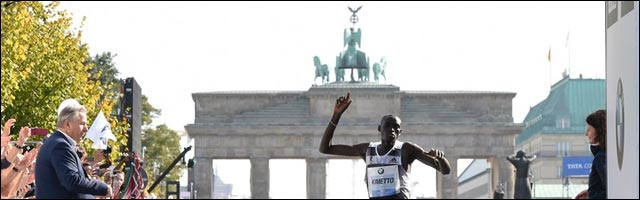photo Marathon Berlin 2014 finish line photo Marathon Berlin 2014 finish line