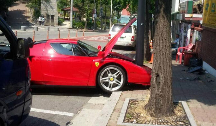 ferrari crash supercar ferrari crash supercar