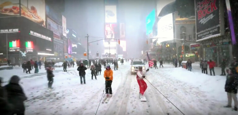 New York : faire du snowboard à Times Square