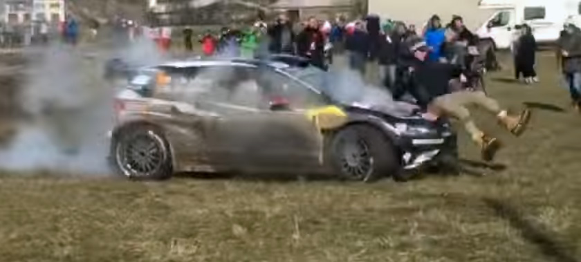 photo video WRC Latvala renverse un spectateur et reprend sa route photo video WRC Latvala renverse un spectateur et reprend sa route