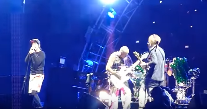 Vidéo HD du concert des Red Hot Chili Peppers au Greenfield Festival 2016 Vidéo HD du concert des Red Hot Chili Peppers au Greenfield Festival 2016