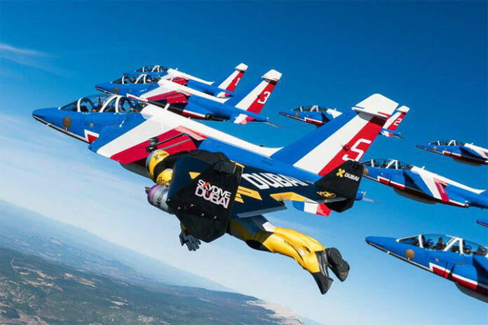 jetman armee air patrouille de france avion aile reaction jetman armee air patrouille de france avion aile reaction