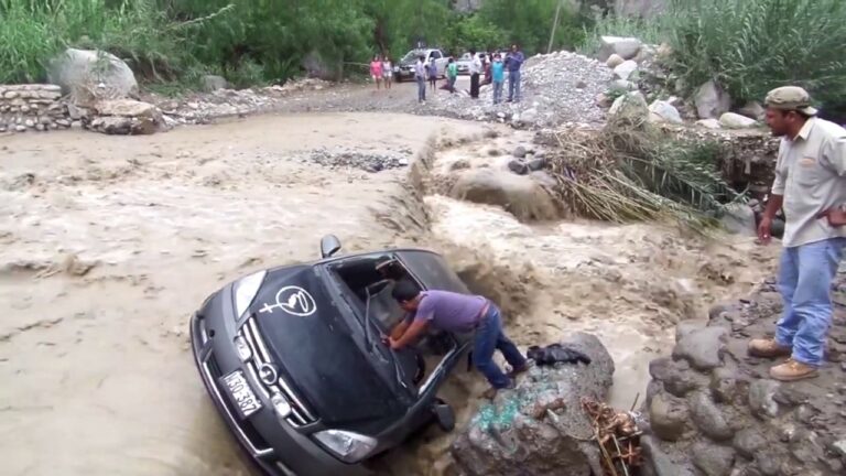 Inondation au Pérou, il a failli être emporté avec sa voiture