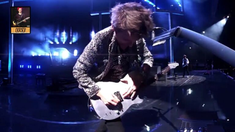 Muse live at Reading Festival 2011