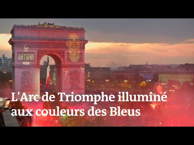 Arc de Triomphe et la Tour Eiffel en bleu blanc rouge