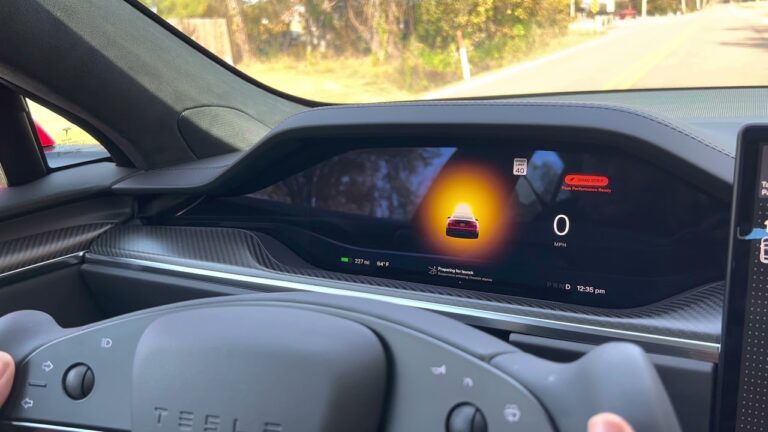 Comment accélère la Tesla Model S Plaid ?
